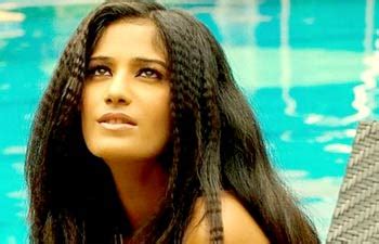 poonam pandey strip|Poonam Pandey Bollywood actress strip tease in kamasutra 3d